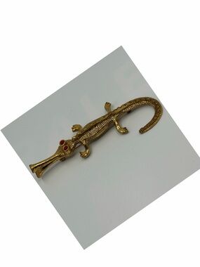 ZENTALL vintage brooch in the shape of a stylized lizard or alligator.